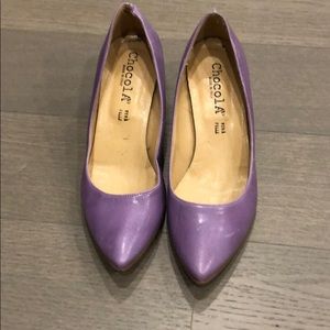 Lilac purple leather kitten heels.